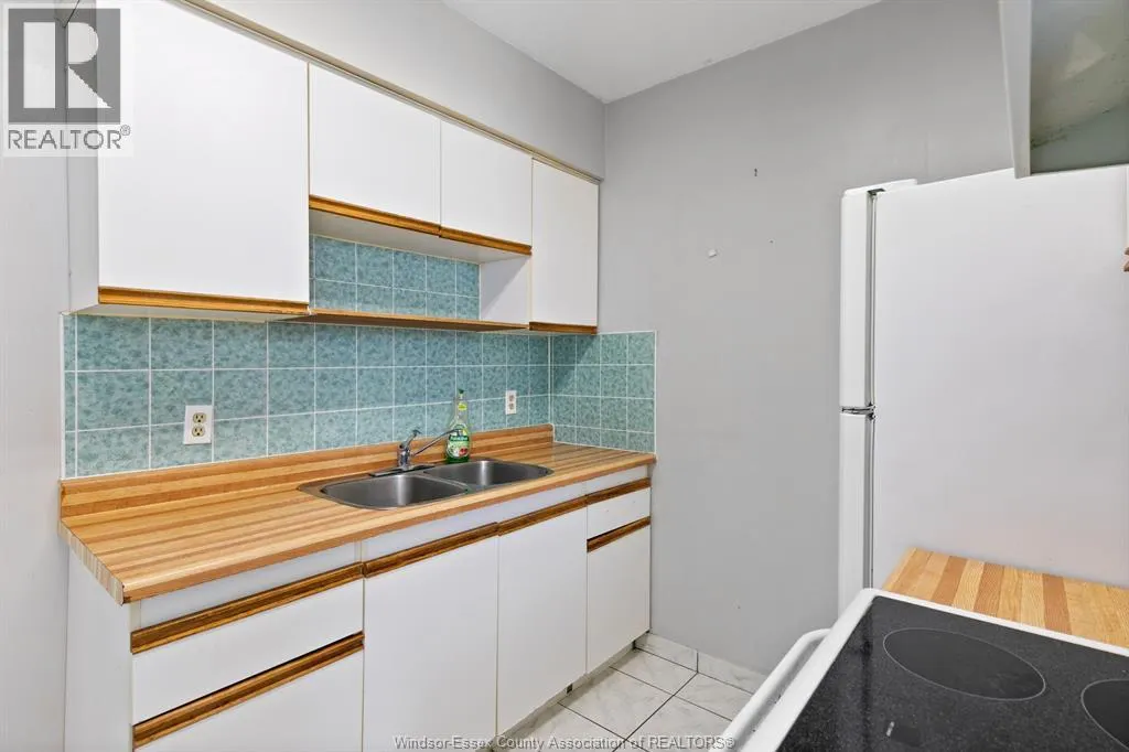 906 Elsmere