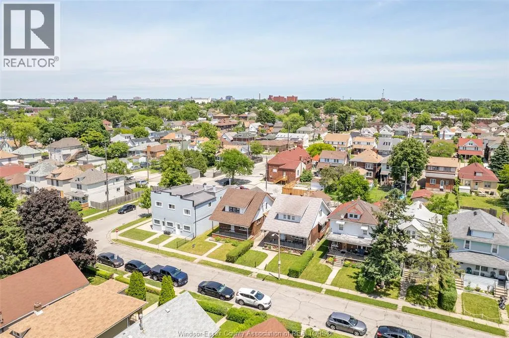906 Elsmere