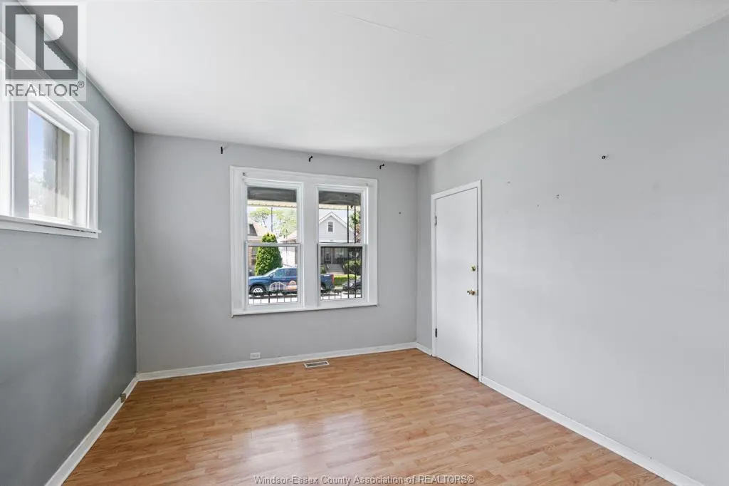 906 Elsmere