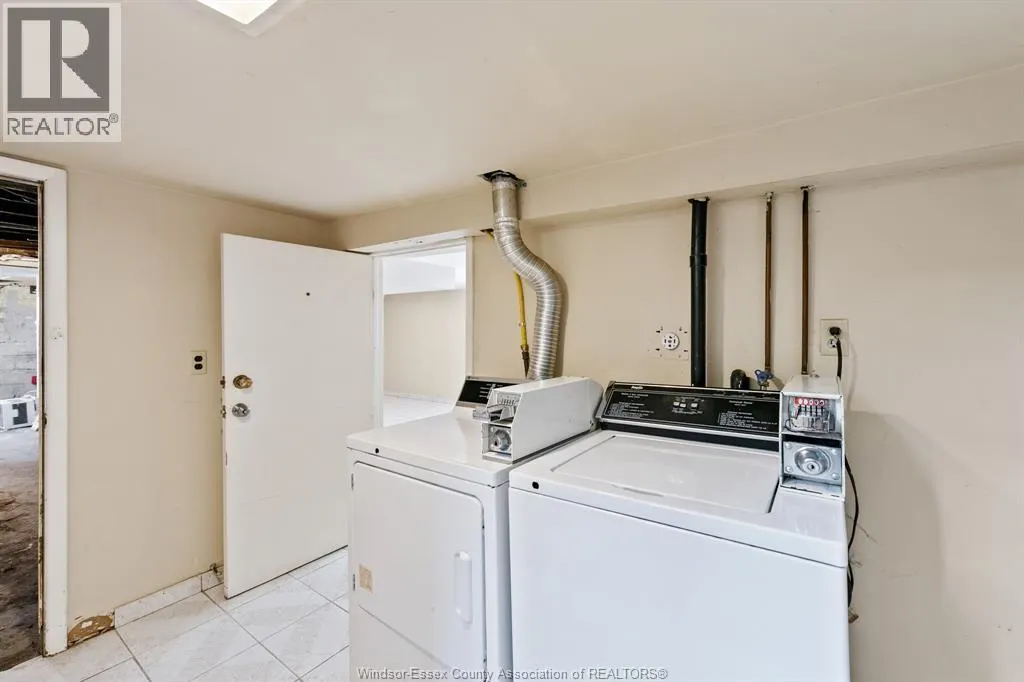 906 Elsmere