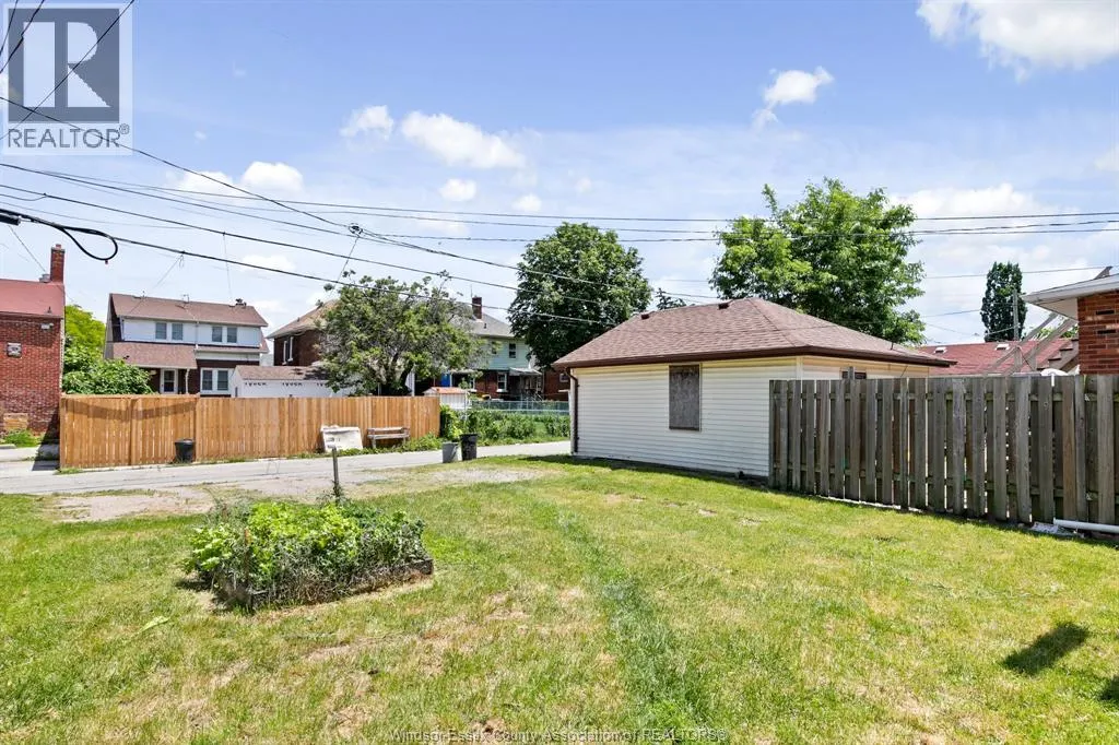 906 Elsmere