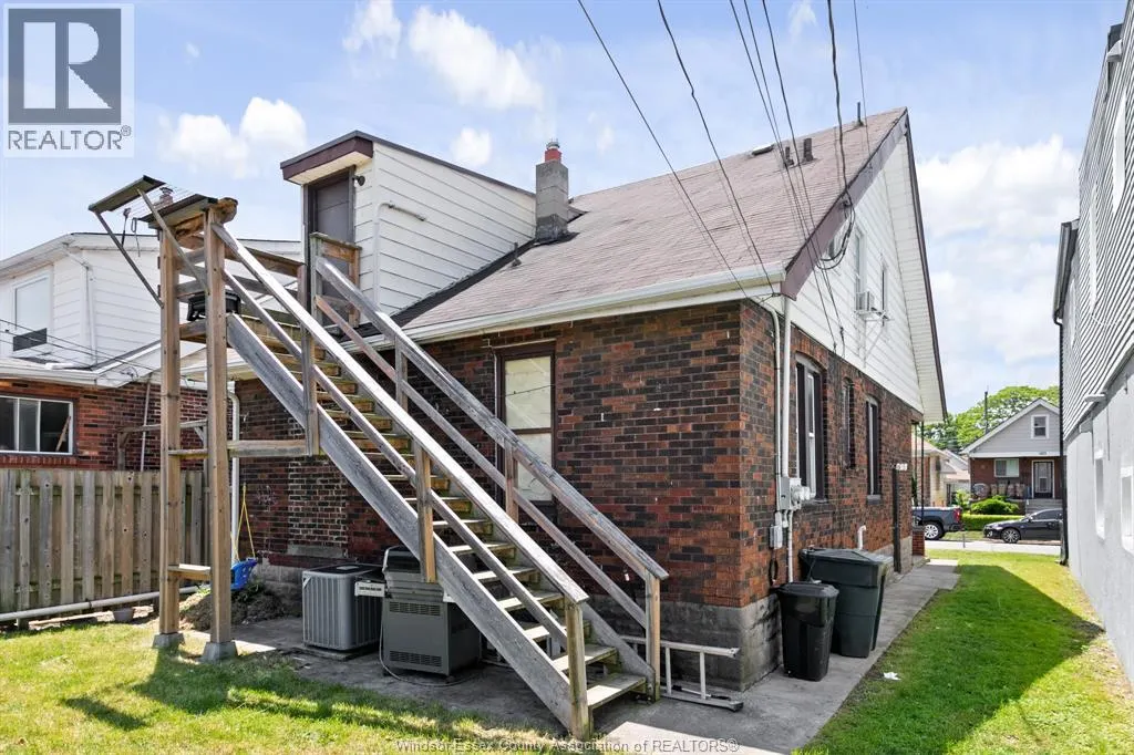 906 Elsmere