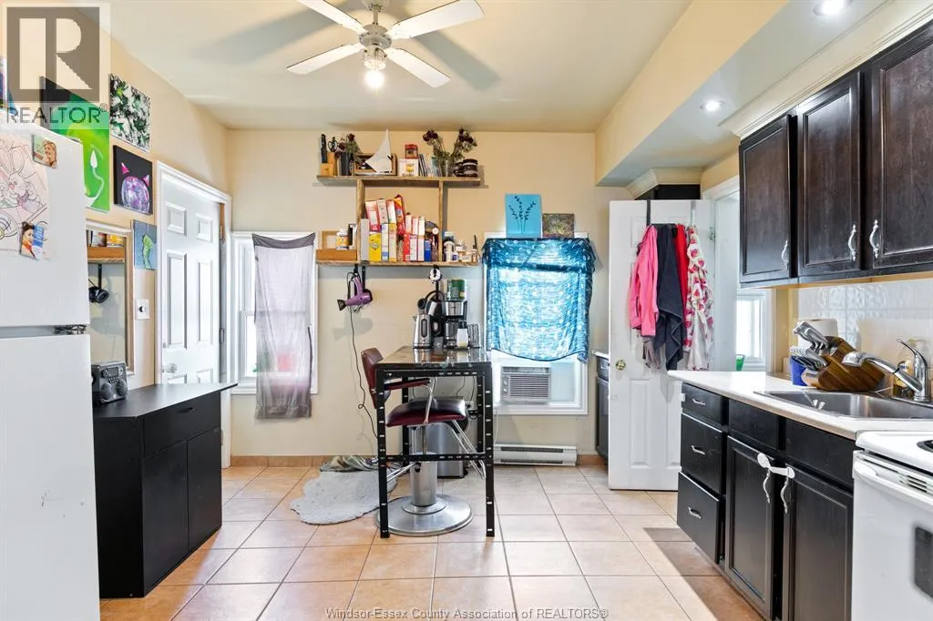 906 Elsmere