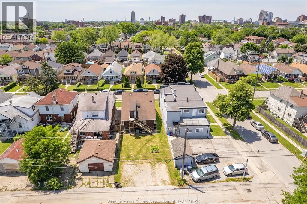 906 Elsmere