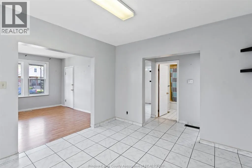 906 Elsmere