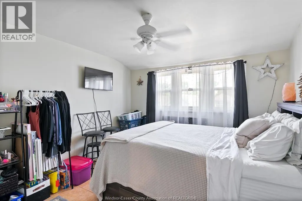 906 Elsmere