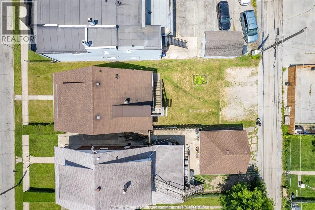 906 Elsmere
