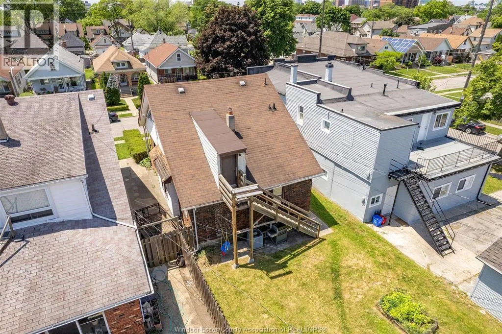 906 Elsmere