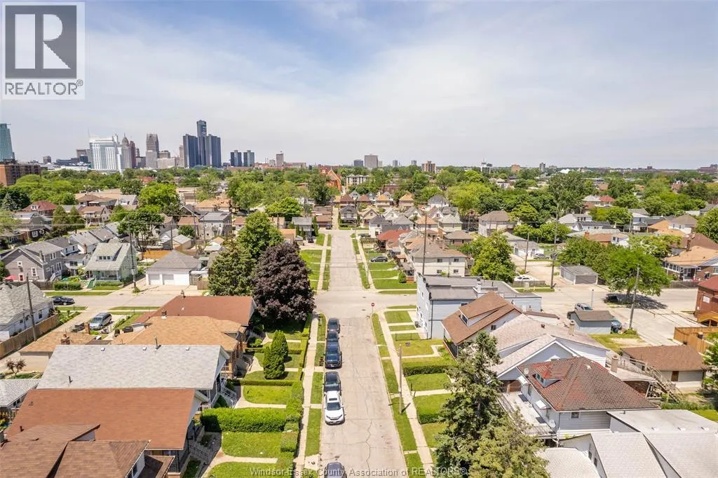 906 Elsmere