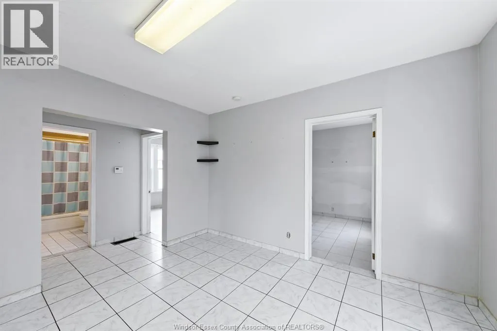 906 Elsmere