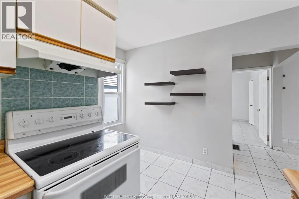 906 Elsmere