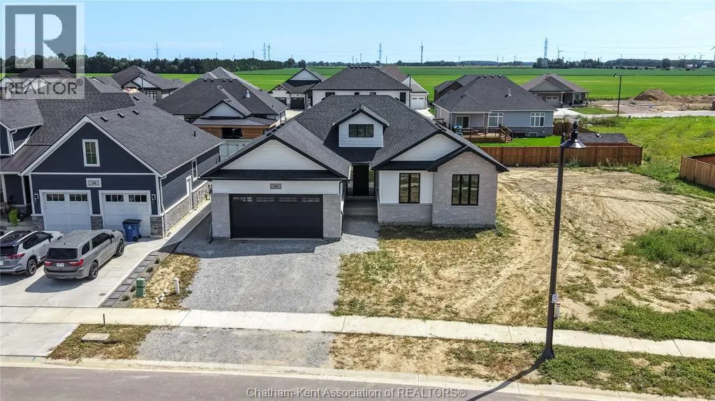 30 ROSEWOOD CRESCENT