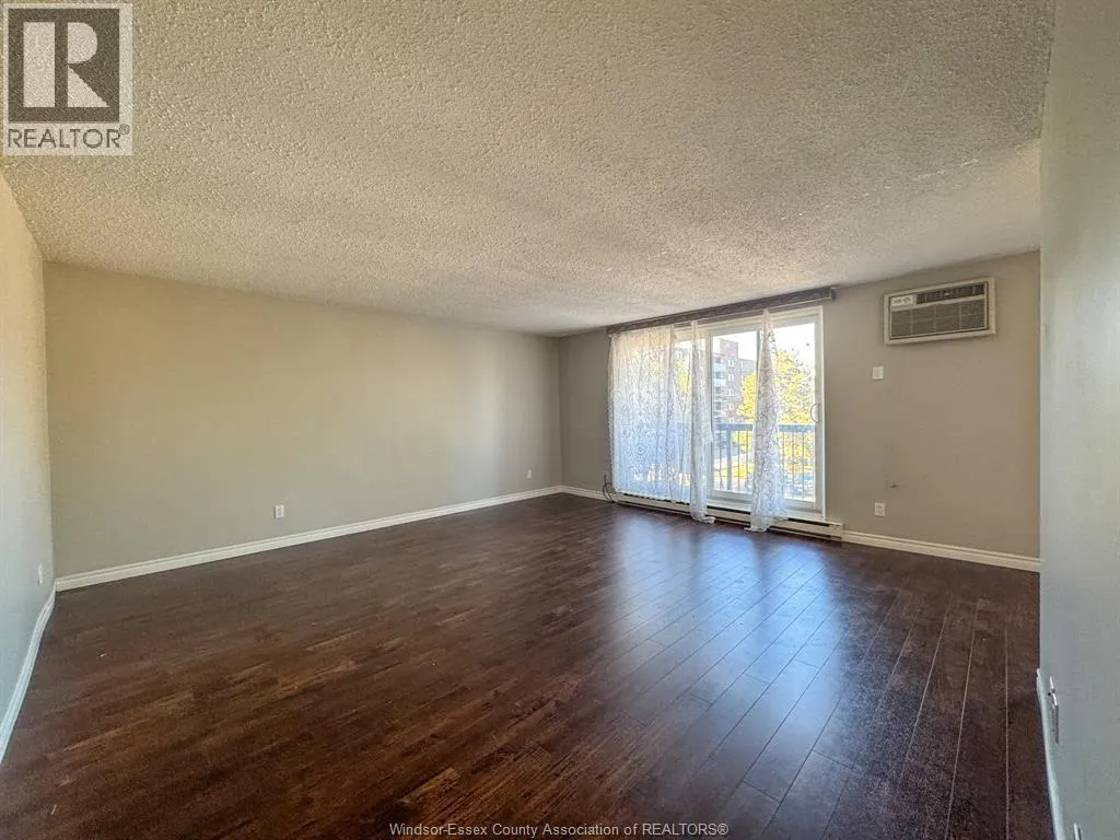 3936 WYANDOTTE Unit# 304