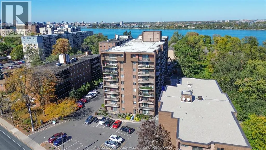 3936 WYANDOTTE Unit# 304