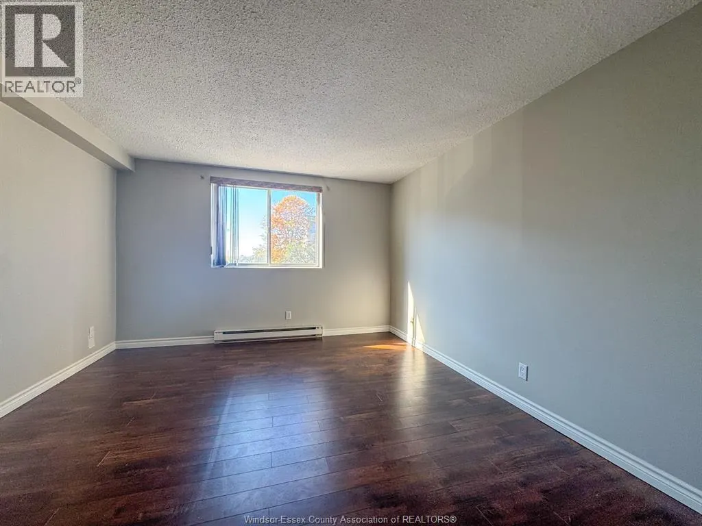 3936 WYANDOTTE Unit# 304
