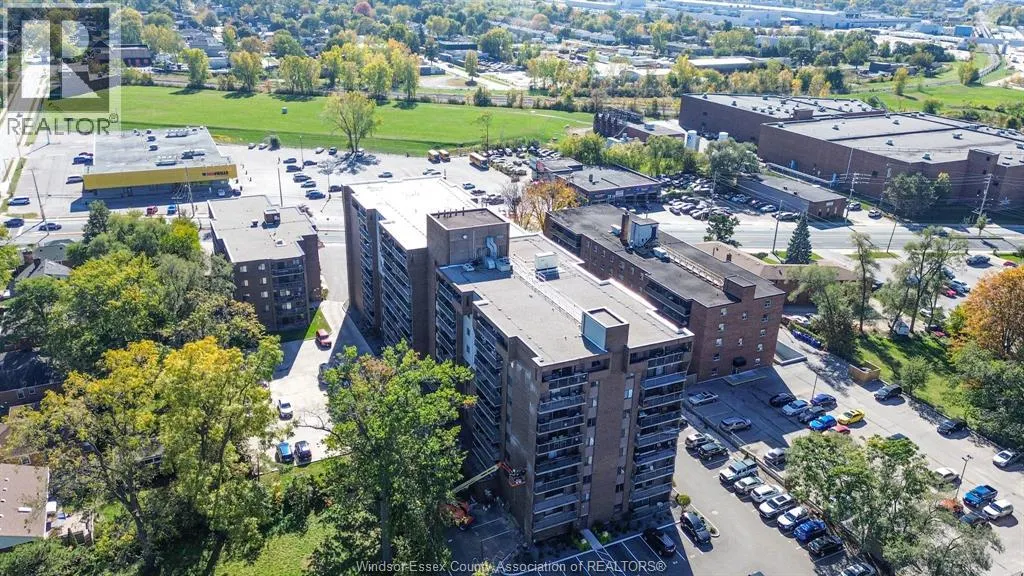 3936 WYANDOTTE Unit# 304