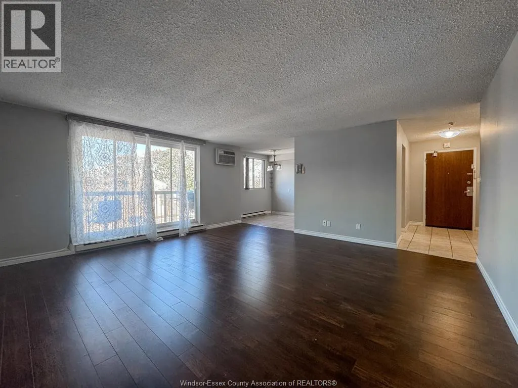 3936 WYANDOTTE Unit# 304
