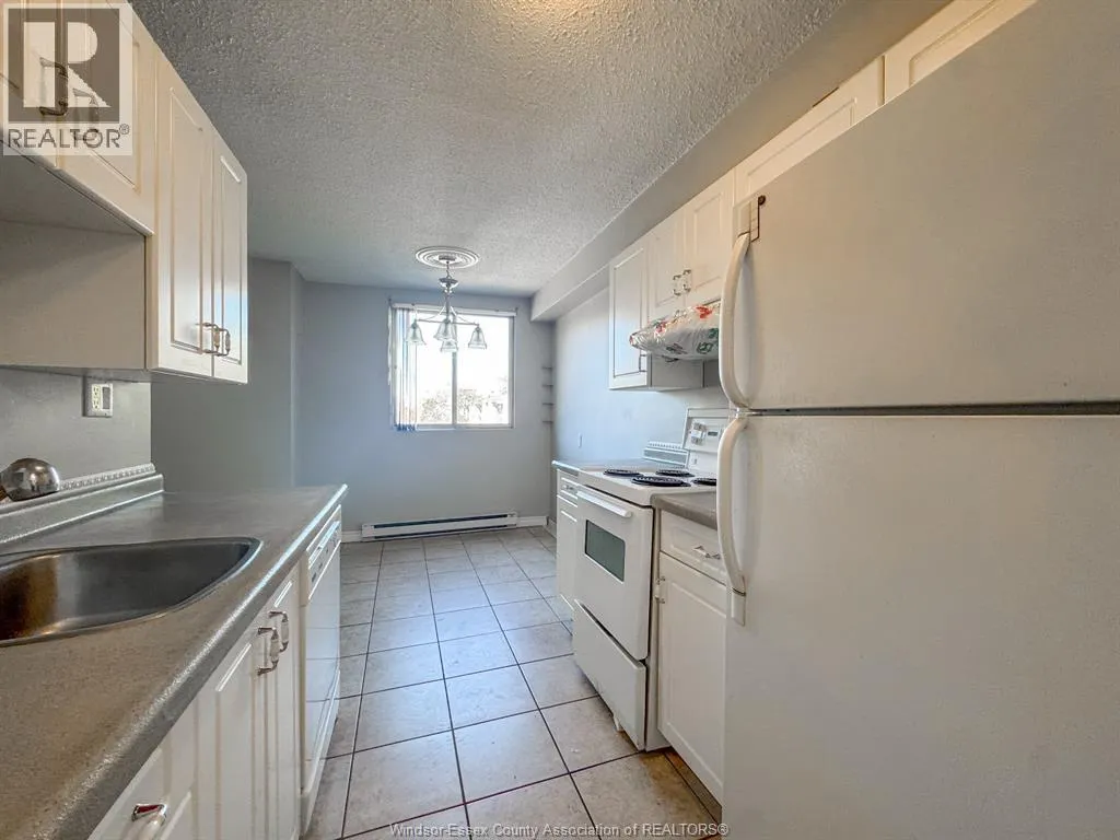 3936 WYANDOTTE Unit# 304