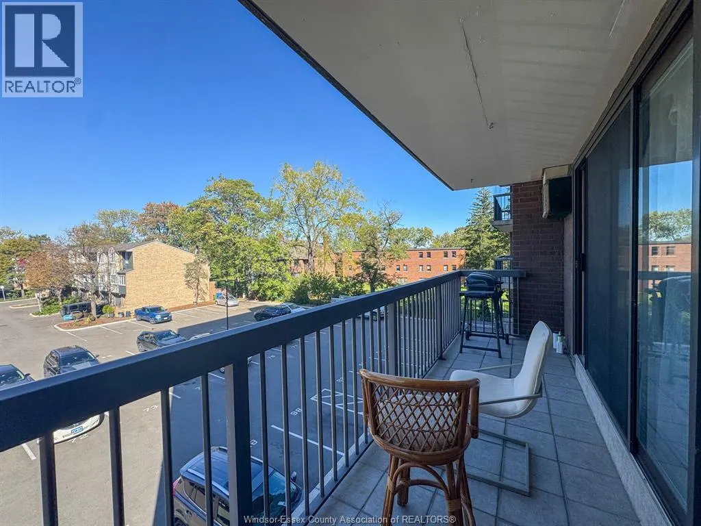 3936 WYANDOTTE Unit# 304