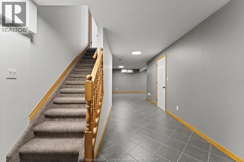 120 HAMPTON CRESCENT