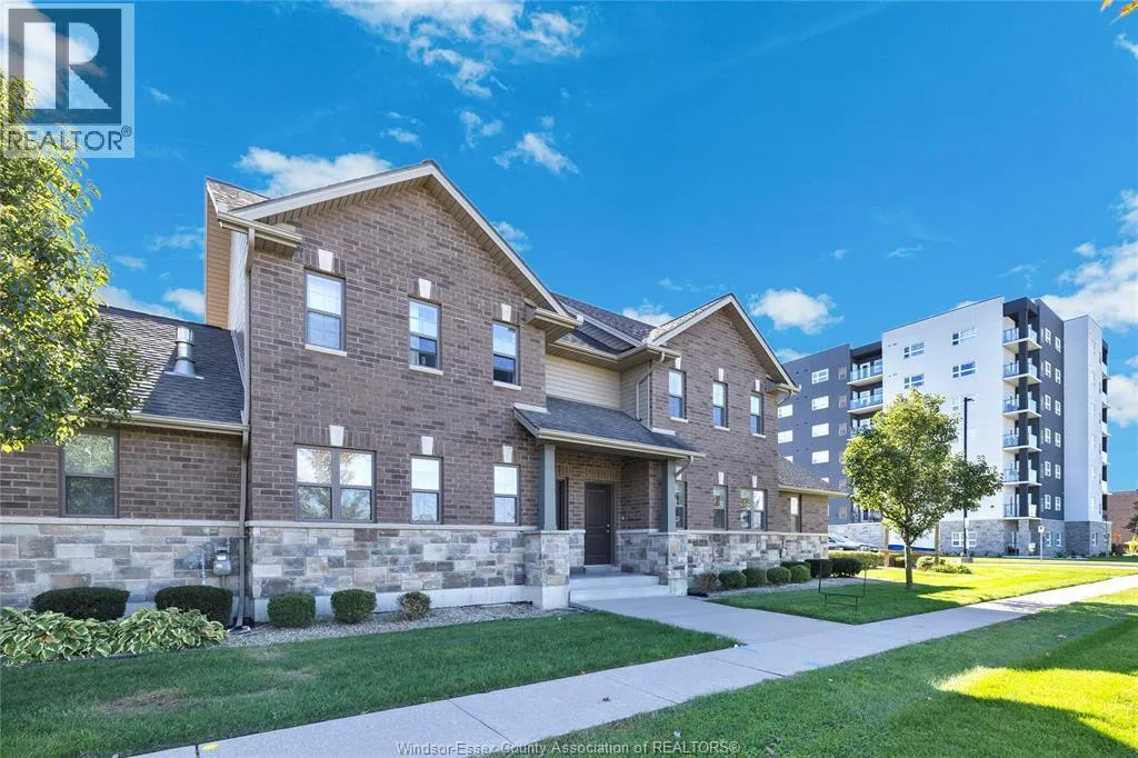 8475 WYANDOTTE Unit# 112