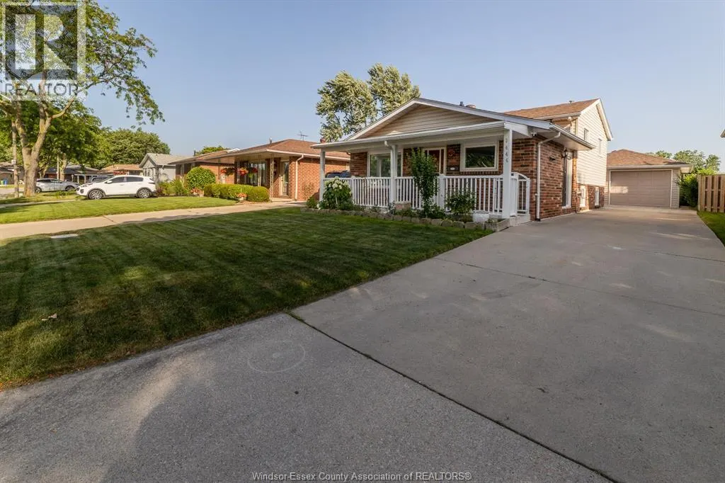 3444 HEMLOCK