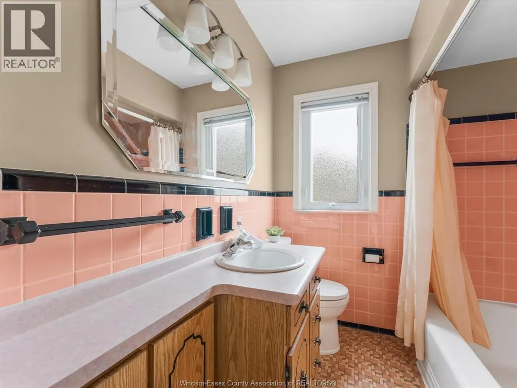 2566 Tourangeau ROAD