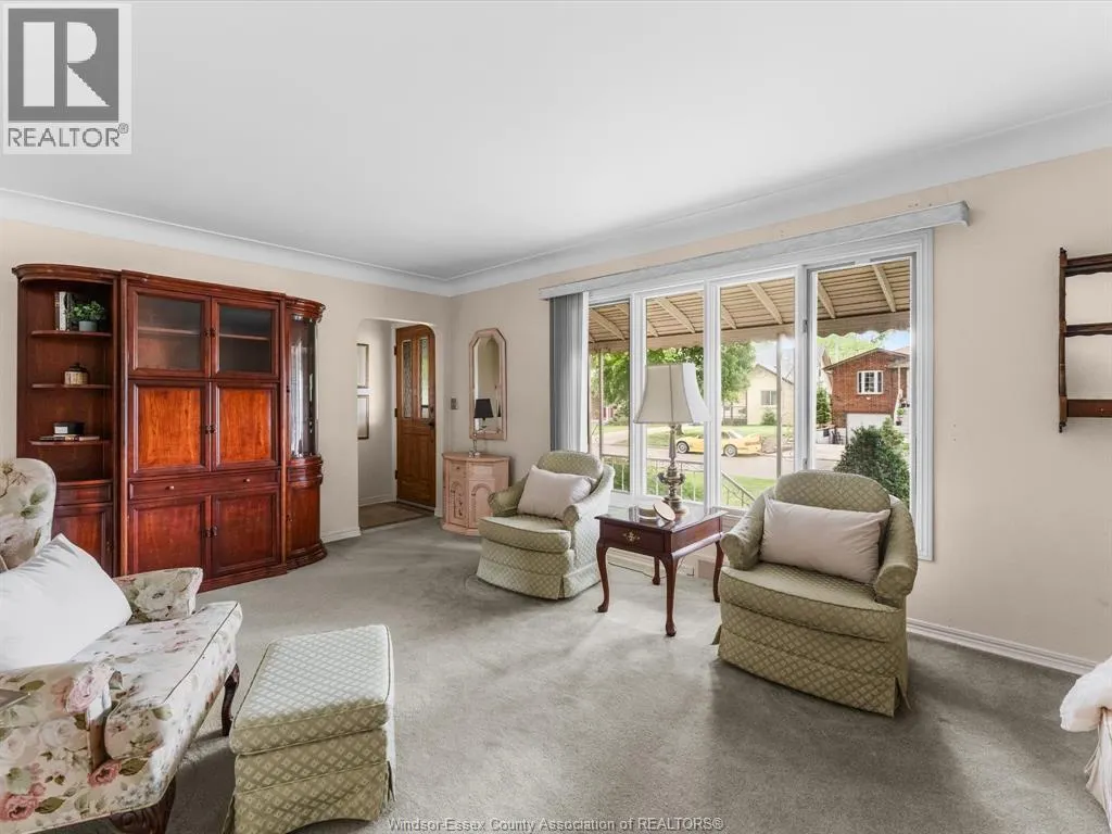 2566 Tourangeau ROAD