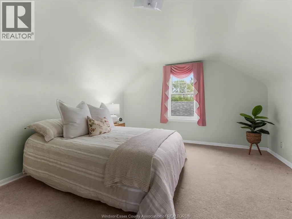 2566 Tourangeau ROAD