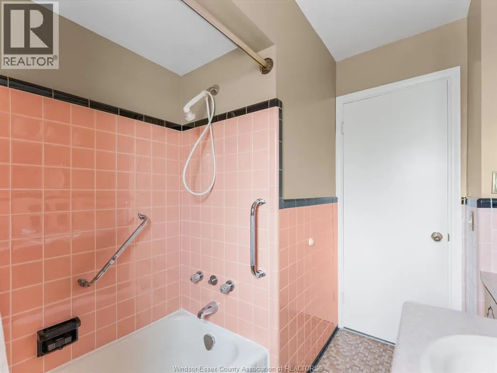 2566 Tourangeau ROAD