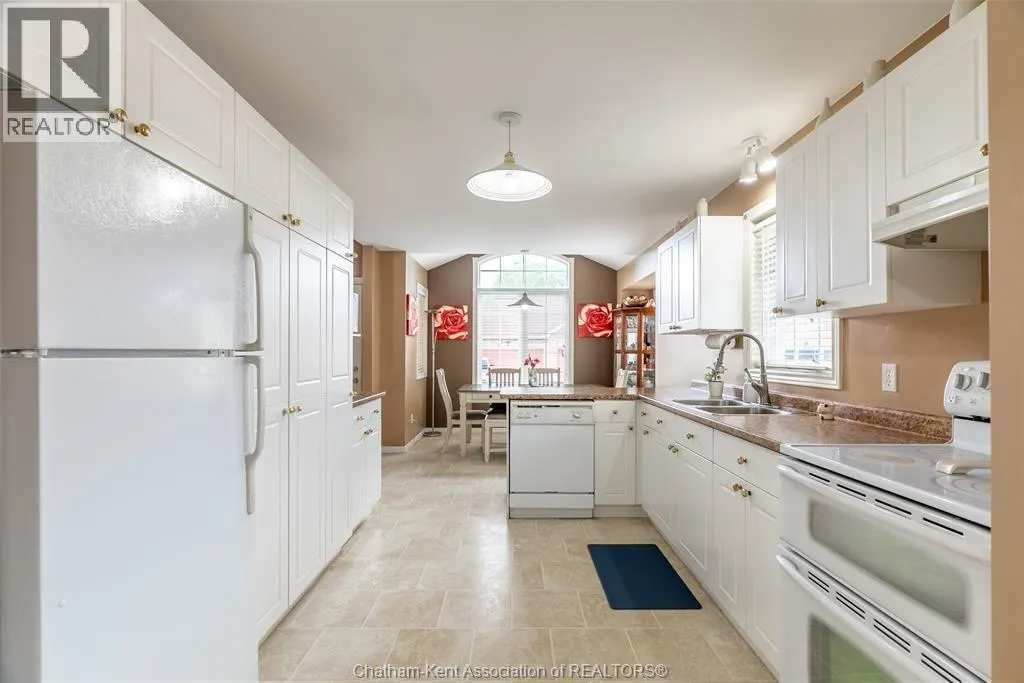 154 Semenyn AVENUE Unit# 24