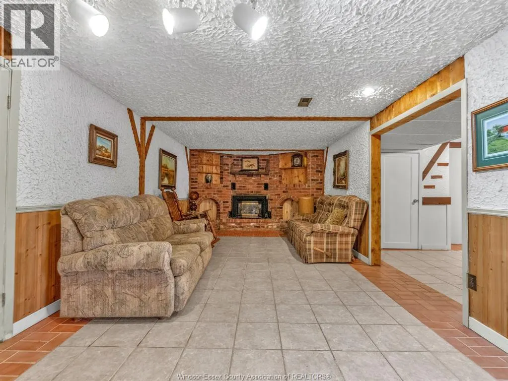 920 Essex Road 14