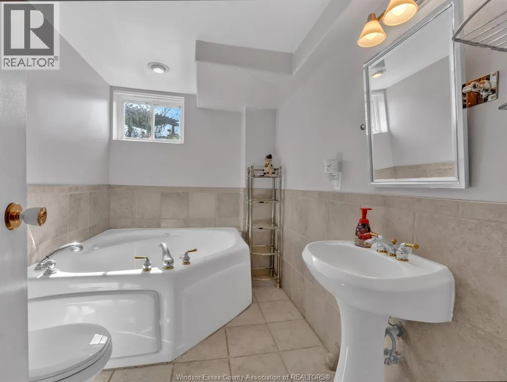 920 Essex Road 14