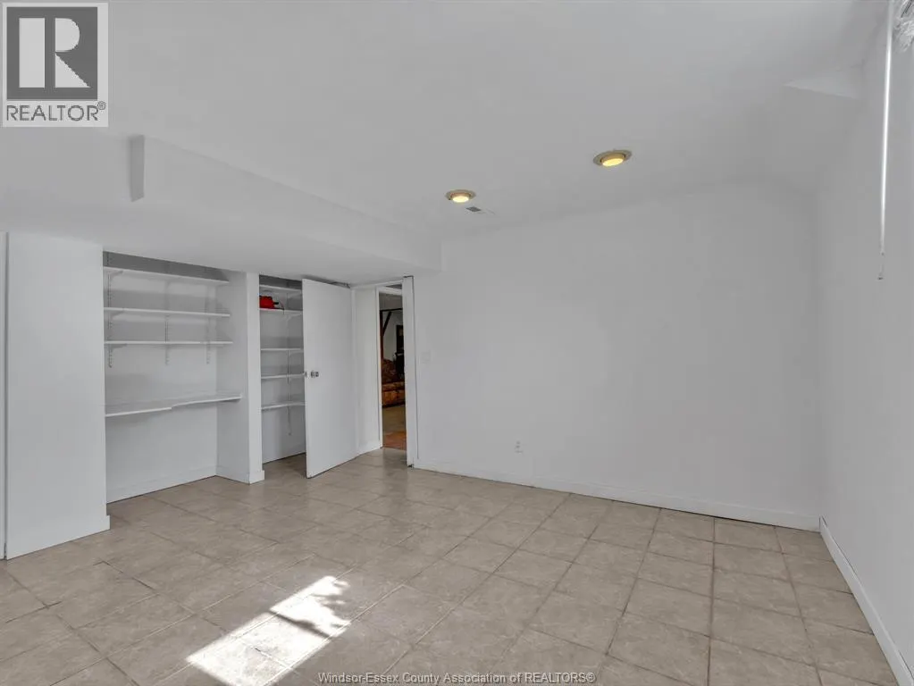 920 Essex Road 14