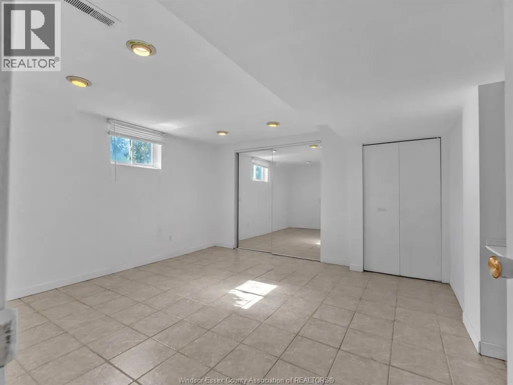 920 Essex Road 14