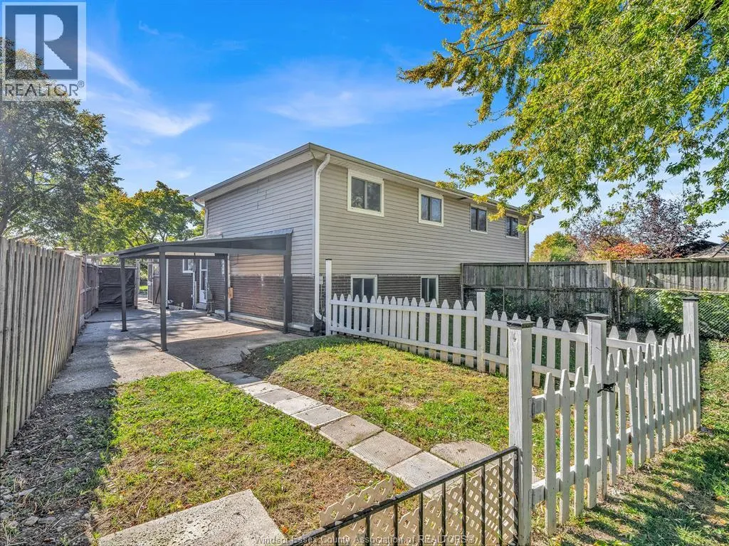 9832 LYNNGROVE CRESCENT