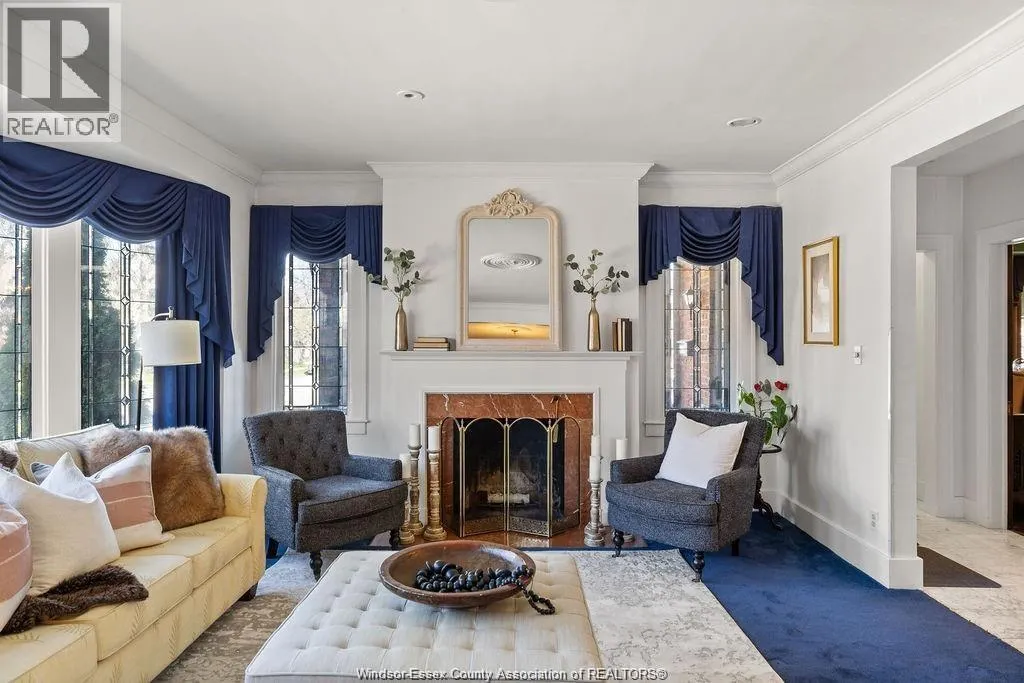 2203 VICTORIA AVENUE