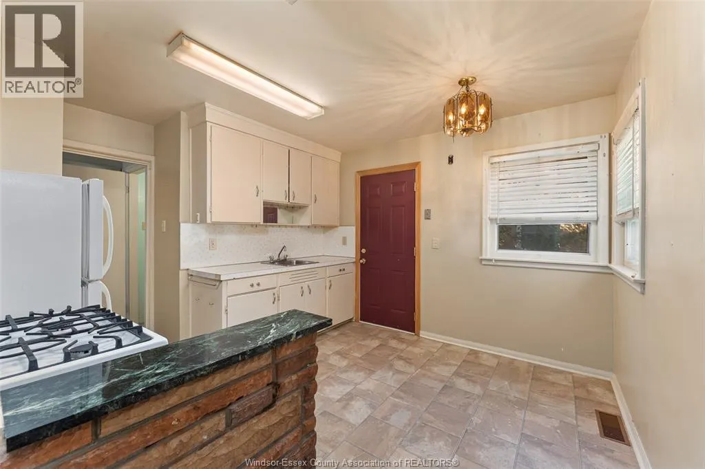 2567 KILDARE ROAD