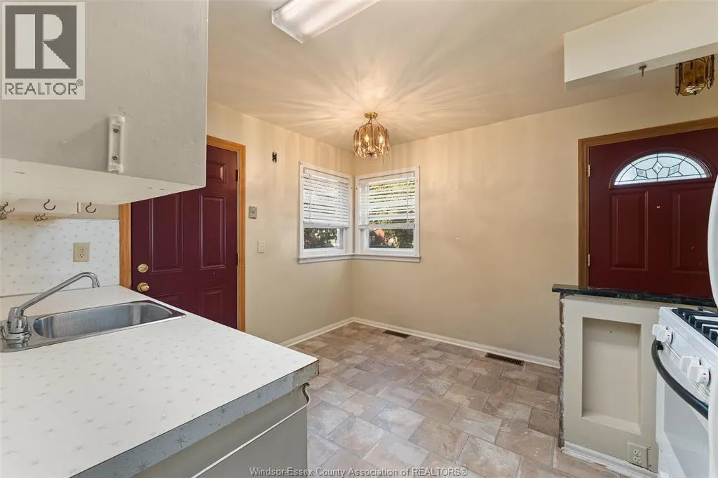 2567 KILDARE ROAD