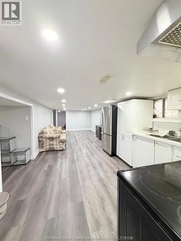 1889 UNIVERSITY AVENUE West Unit# LOWER