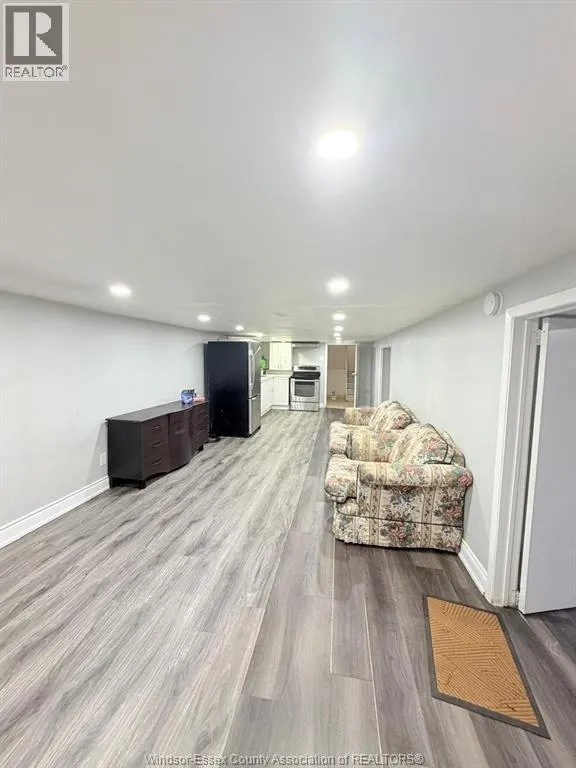 1889 UNIVERSITY AVENUE West Unit# LOWER