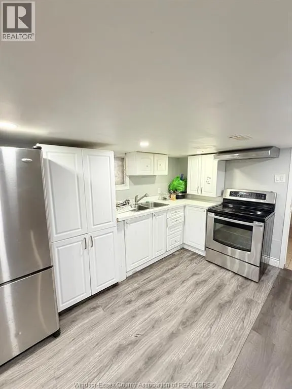 1889 UNIVERSITY AVENUE West Unit# LOWER