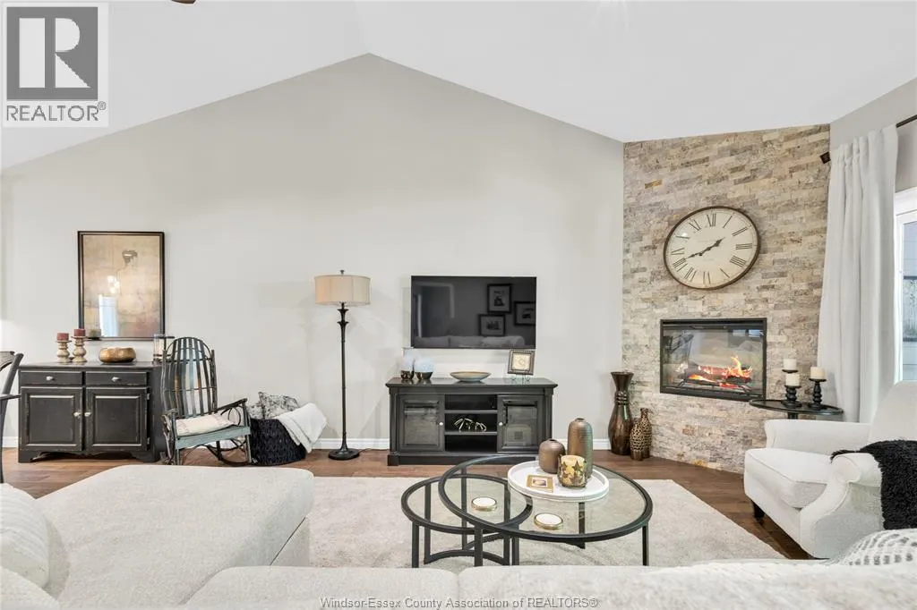 57 RED OAK CRESCENT