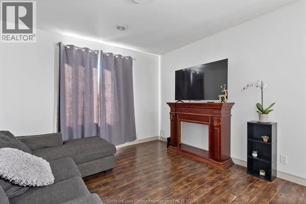 25 CLARK STREET West