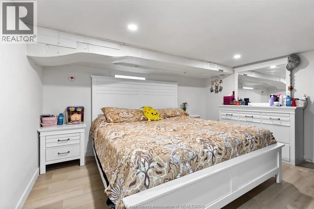 25 CLARK STREET West