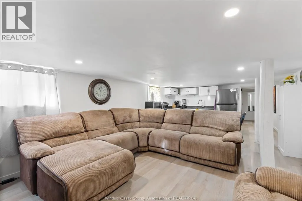 25 CLARK STREET West