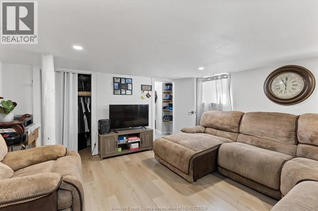 25 CLARK STREET West