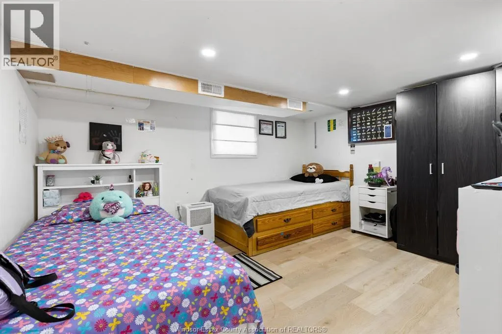 25 CLARK STREET West