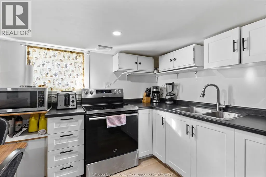 25 CLARK STREET West