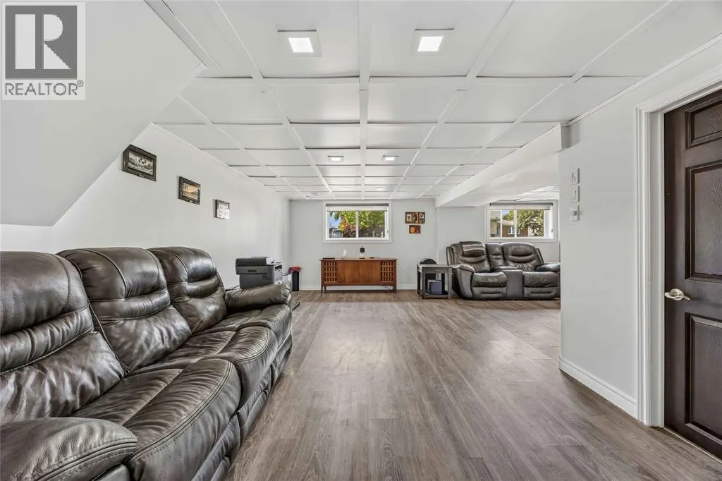 266 Clairwood CRESCENT